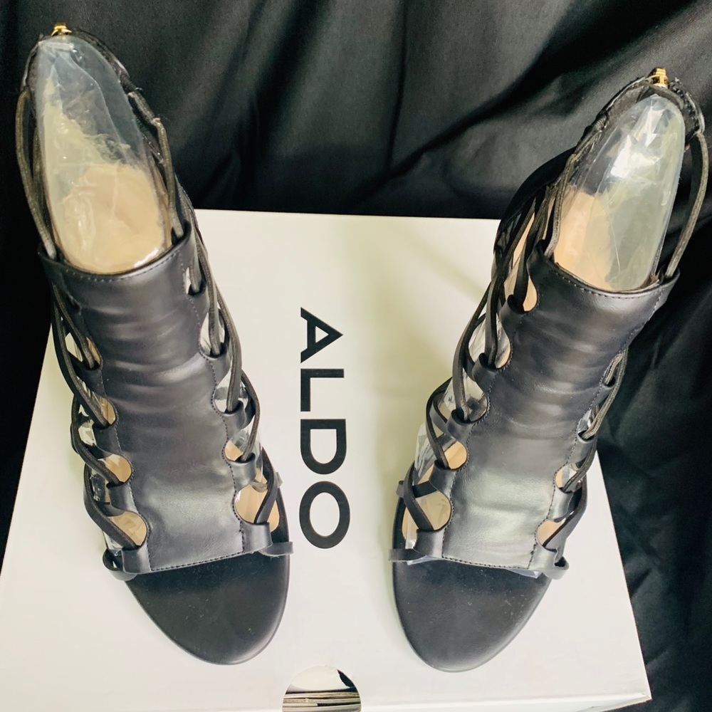 Felilia Black Side-strapped Sandal